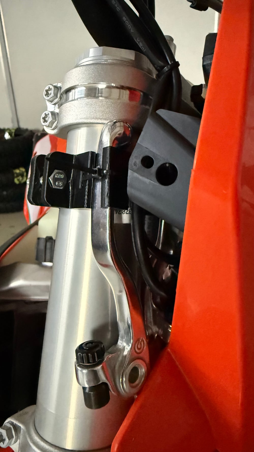 Fork-Mounted Spare Lever Holder ESL-FM-001